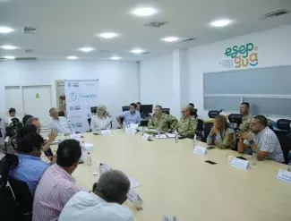 El Gobierno Nacional trabaja en conjunto con las entidades locales y los habitantes de La Guajira para garantizar el agua potable en el departamento. Foto: archivo prensa (MVCT)