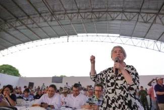 Presidente Gustavo Petro en Tolú, Sucre, durante jornada de Gobierno con el Caribe, acompañado por la ministra Catalina Velasco. Foto: archivo Presidencia de la República.