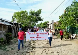 Ministra Catalina Velasco en recorrido por Necoclí y Arboletes. Foto: Sharon Durán (archivo MVCT).