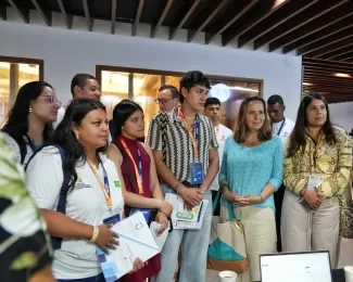 fotografia ministra de Vivienda en reunion con ACOFI