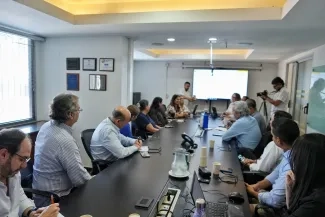 FOTOGRAFÍA DE LA VICEMINISTRA Y SU EQUIPO DE TRABAJO EN REUNIÓN CON CAMACOL VALLE
