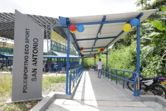 FOTOGRAFÍA ENTRADA A POLIDEPORTIVO SOSTENIBLE