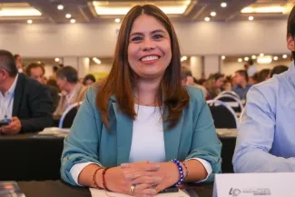 FOTOGRAFÍA VICEMINISTRA DE VIVIENDA AYDEÉ MARSIGLIA BELLO EN CONGRESO NACIONAL INMOBILIARIO