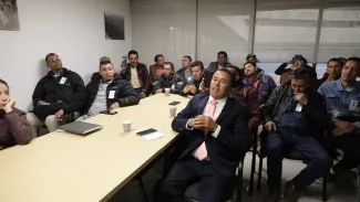 FOTOGRAFÍA PROFESIONALES DE LA CONSTRUCCIÓN EN MESA DE TRABAJO, PARA CONSTRUIR INFRAESTRUCTURA DE RECOLECCIÓN DE AGUAS LLUVIAS EN BOGOTÁ