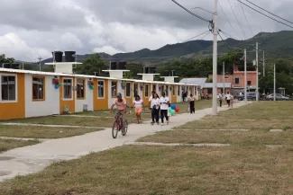 FOTOGRAFÍA ENTREGA DE 150 VIVIENDAS, A POBLACIÓN EN CONDICIÓN DE VULNERABILIDAD EN EL TOLIMA
