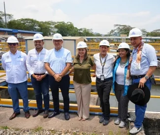 FOTOGRAFÍA MINISTRA DE VIVIENDA CIUDAD Y TERRITORIO HELGA MARÍA RIVAS EN ENTREGA DE PROYECTO DE AGUA POTABLE Y SANEAMIENTO BÁSICO EN VILLAVICENCIO