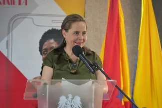 FOTOGRAFÍA MINISTRA DE VIVIENDA CIUDAD Y TERRITORIO HELGA MARÍA RIVAS EN ENTREGA DE PROYECTO DE AGUA POTABLE Y SANEAMIENTO BÁSICO EN VILLAVICENCIO