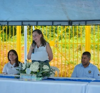 FOTOGRAFÍA MINISTRA HELGA MARÍA RIVAS EN ENTREGA DE PARQUE RECREODEPORTIVO LA RESILIENCIA EN QUIBDÓ