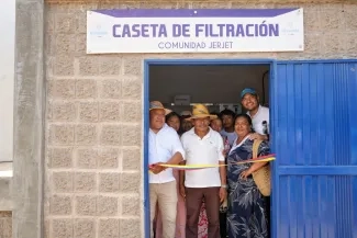 FOTOGRAFÍA VICEMINISTRO DE AGUA Y SANEAMIENTO BASICO EDWARD LIBREROS EN ENTREGA DE PROYECTO DE AGUA EN LA GUAJIRA