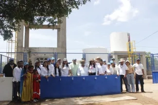 FOTOGRAFÍA VICEMINISTRO DE AGUA Y SANEAMIENTO BASICO EDWARD LIBREROS EN ENTREGA DE PROYECTO DE AGUA EN LA GUAJIRA