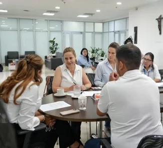 FOTOGRAFÍA MINISTRA DE VIVIENDA CIUDAD Y TERRITORIO HELGA MARÍA RIVAS EN ENTREGA DE PROYECTO DE AGUA POTABLE Y SANEAMIENTO BÁSICO EN VILLAVICENCIO