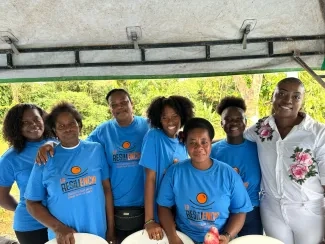 FOTOGRAFÍA FAMILIAS BENEFICIADAS CON EL PARQUE RECREODEPORTIVO LA RESILIENCIA EN QUIBDÓ