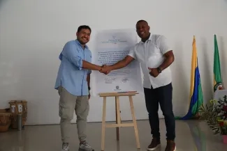 FOTOGRAFÍA VICEMINISTRO DE AGUA Y SANEAMIENTO BÁSICO EDWARD LIBREROS, EN FIRMA DE INICIO DE PROYECTO DE ACUEDUCTO EN ACANDÍ CHOCÓ