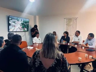 FOTOGRAFÍA EQUIPO DE TRABAJO DEL MINISTERIO DE VIVIENDA, CIUDAD Y TERRITORIO Y DE LA ALCALDÍA DE TEORAMA, NORTE DE SANTANDER