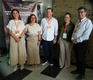 FOTOGRAFIA MINISTRA DE VIVIENDA CIUDAD Y TERRITORIO HELGA EN LA Primera Rueda Solidaria MARIA RIVAS DURANTE