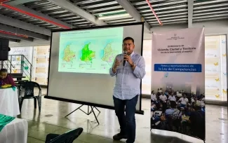 FOTOGRAFIA VICEMINISTERIO DE AGUA Y SANEAMIENTO BASICO EDWARD LIBREROS EN EVENTO RETOS Y OPORTUNIDADES DE LA LEY DE COMPETENCIAS