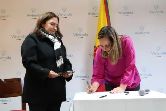 FOTOGRAFÍA COMUNICADO POSESIÓN EXPERTOS CRA 02