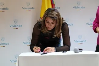 FOTOGRAFÍA COMUNICADO POSESIÓN EXPERTOS CRA 04