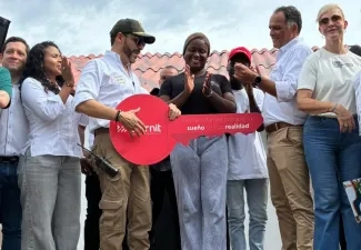 FOTOGRAFIA PRESIDENCIA ENTREGA PRIMER VIVIENDA PARA DAMNIFICADOS EN BUENAVENTURA 03