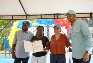 FOTOGRAFÍA MINISTRA DE VIVIENDA HELGA MARÍA RIVAS EN ANUNCIO DEL AVAL TÉCNICO Y FINANCIERO PARA LA PLANTA DE TRATAMIENTO DE AGUAS RESIDUALES
