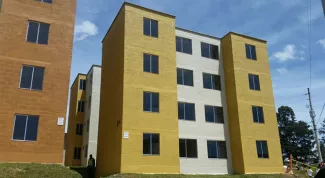 Un total de 343 hogares en extrema pobreza de Antioquia reciben hoy una vivienda gratis