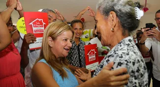 Estamos cumpliendo el sueno del Presidente de que Colombia sea un pais de propietarios Elsa Noguera