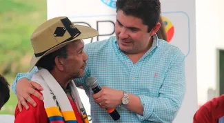 Estoy feliz como una lombriz pago 250 mil pesos de arriendo camellando en lo que salga y ahora esa platica la voy a invertir para la universidad de mi hija Gladys Gomez madre favorecida con viviendas gratis entregadas en Caldas.