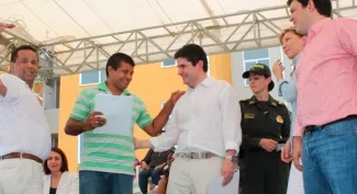 112 familias de escasos recursos de Cereté recibieron vivienda gratis