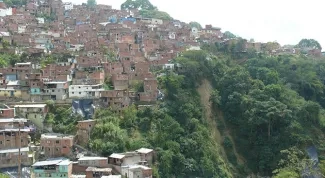 En los ultimos 30 anos ciudades y municipios de Colombia han crecido de manera informal