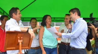Estamos cerrando un ano muy exitoso para la vivienda en todo el pais Ministro Henao Cardona