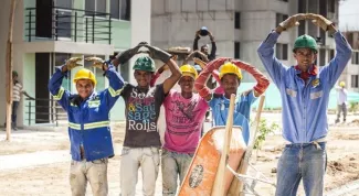 El sector de la construccion mantiene la camisa amarilla en generación de empleo Ministro de Vivienda