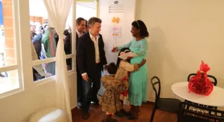 Presidente Juan Manuel Santos entrego 1537 viviendas gratis en Bogota