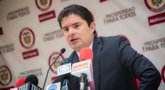 Ministro de Vivienda presente en Tumaco para buscar soluciones a las afectaciones del servicio de acueducto por derrame de petroleo