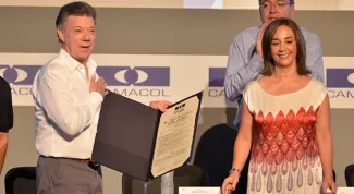 Camacol condecoro al Gobierno Nacional por la actual politica de vivienda que transformo al sector