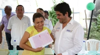 Minvivienda entrego 61 títulos de propiedad de vivienda a familias de Riohacha