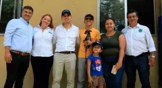 120 familias de San Luis Antioquia recibieron de manos del Ministro Jonathan Malagon las llaves de sus viviendas