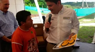 587 familias de escasos recursos del Cauca y el Valle recibieron una vivienda gratis