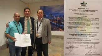 Condecoran a los organizadores del Séptimo Foro Urbano Mundial: Joan Clos, Director Ejecutivo de ONU - Hábitat, y Luis Felipe Henao Cardona, Ministro de Vivienda