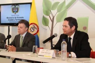 En Cumbre Internacional de Vivienda, Vargas Lleras recibió ratificación de su cargo como Ministro