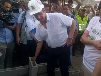 En medio de una fiesta popular, arrancó construcción de viviendas gratis en Santa Marta