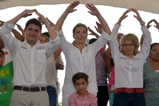 Minvivienda entrego hoy 38 casas gratis a las familias que perdieron sus hijos en la tragedia de Fundacion