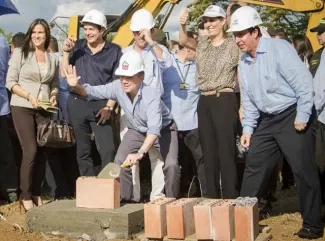 Santos y Vargas Lleras dieron la partida a la construcción de casa gratis en Villavicencio