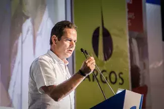 Vargas Lleras confía en un pronto acuerdo con las cajas de compensación para otras 100 mil viviendas