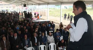 Vivienda gratuita en Bogotá está sujeta a licencias que debe dar el Distrito: Vargas Lleras
