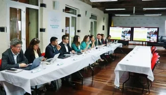 FOTOGRAFÍA MESA EMPALME ANTE EL PUEBLO 01