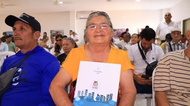 FOTOGRAFIA COMUNICADO TITULACION EN LA PAZ, CESAR 01
