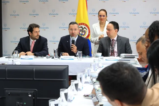 FOTOGRAFIA COMUNICADO MINVIVIENDA LIDERO ENCUENTRO CON EL FONDO MILAGRO 01